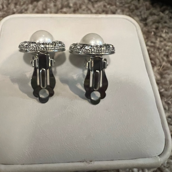 Antique pearl stud clip-on earrings - Picture 3 of 3